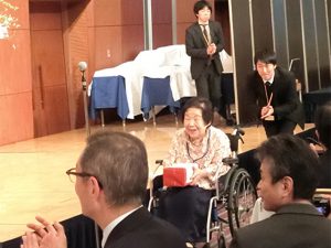 100歳で現役美容師の平田さん